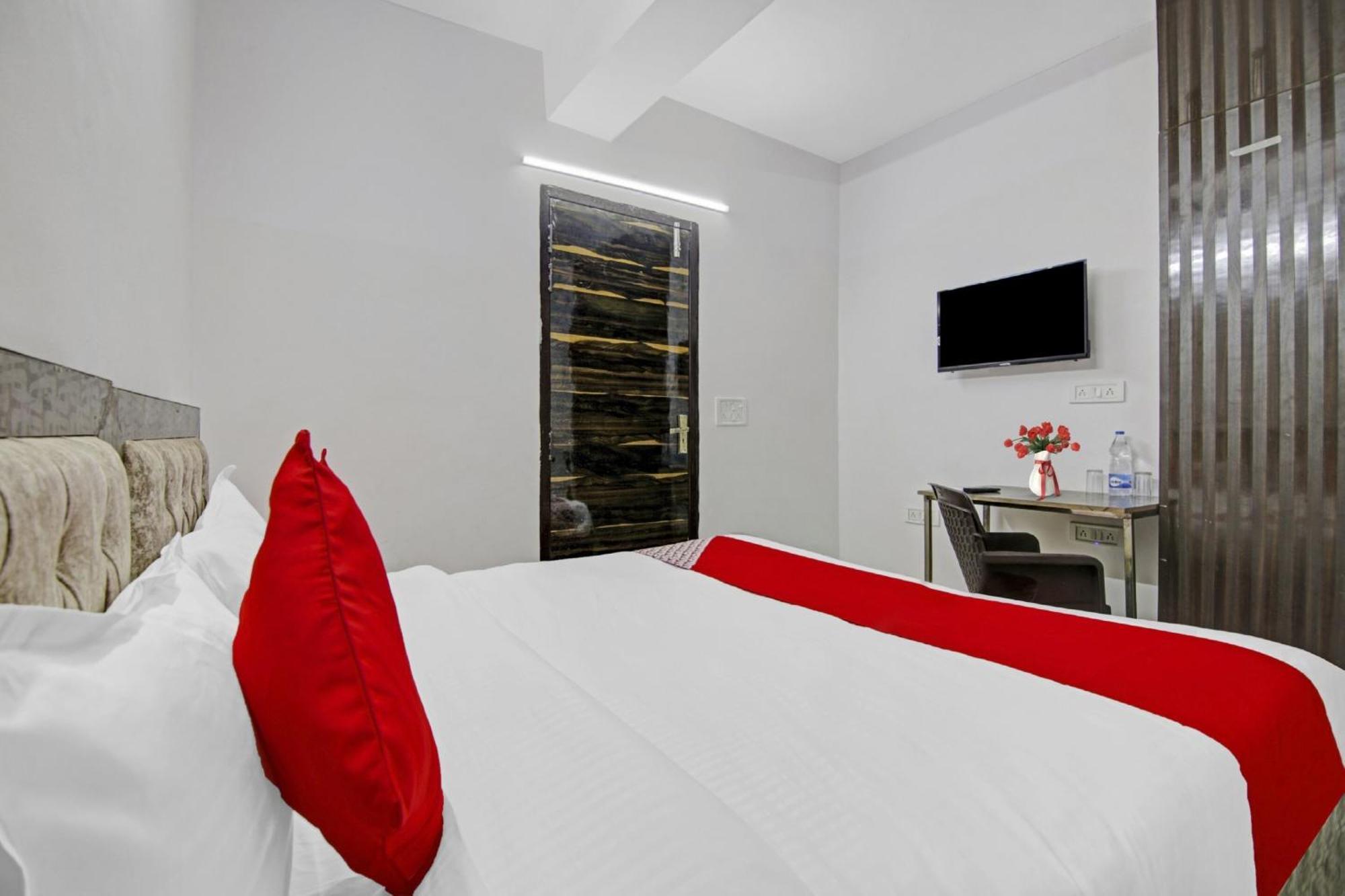 Hotel Green Olive Нью-Дели Экстерьер фото