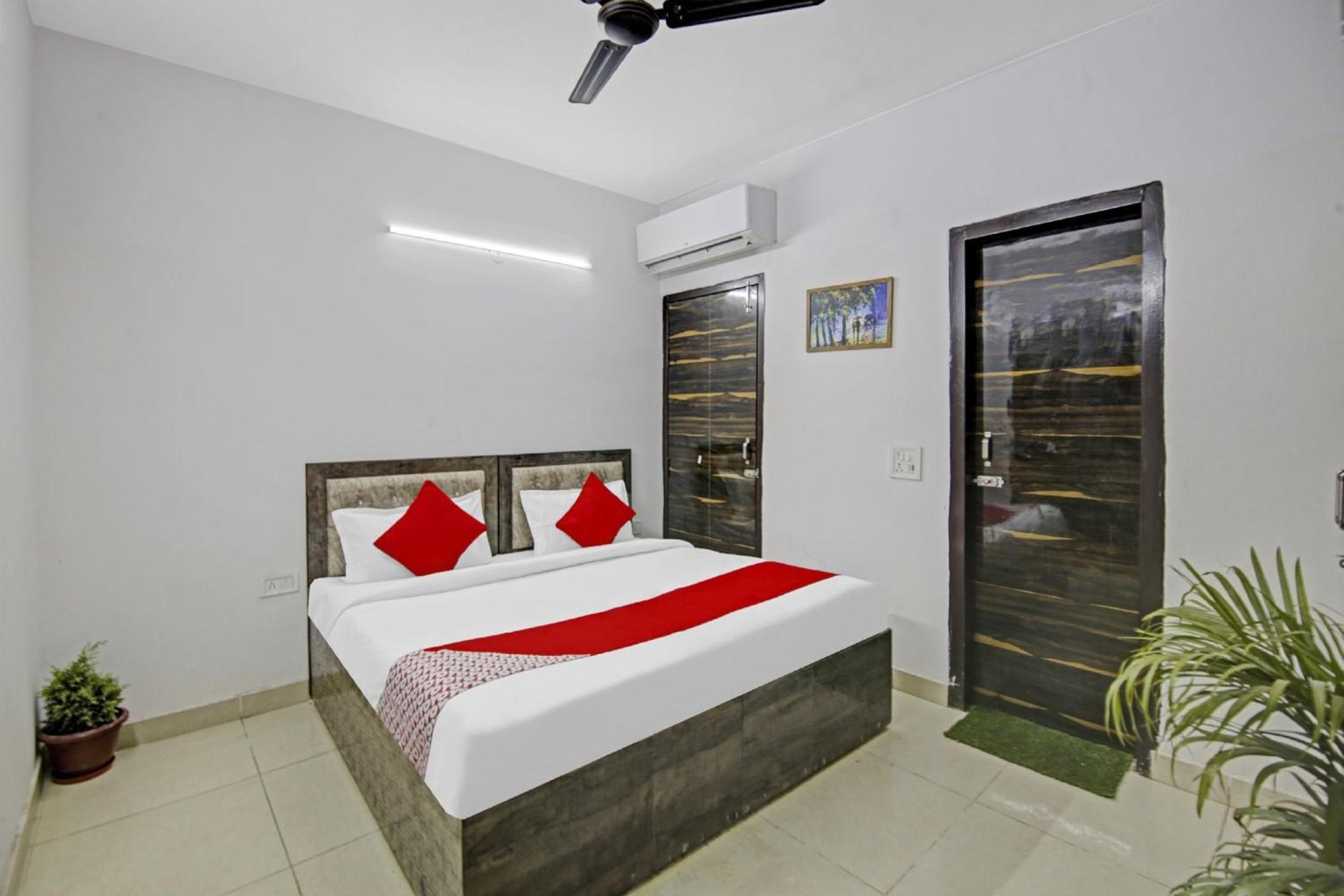 Hotel Green Olive Нью-Дели Экстерьер фото