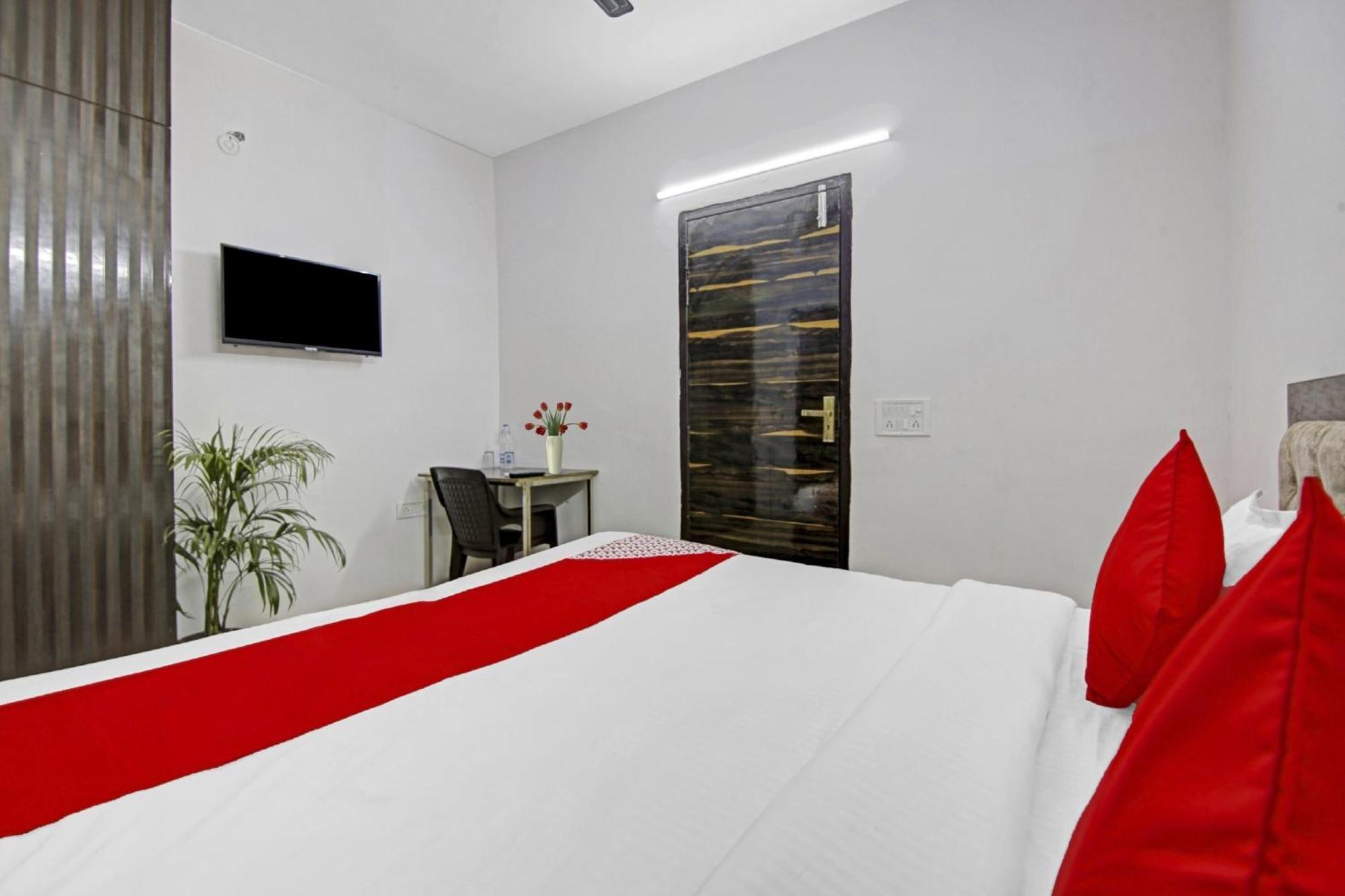 Hotel Green Olive Нью-Дели Экстерьер фото