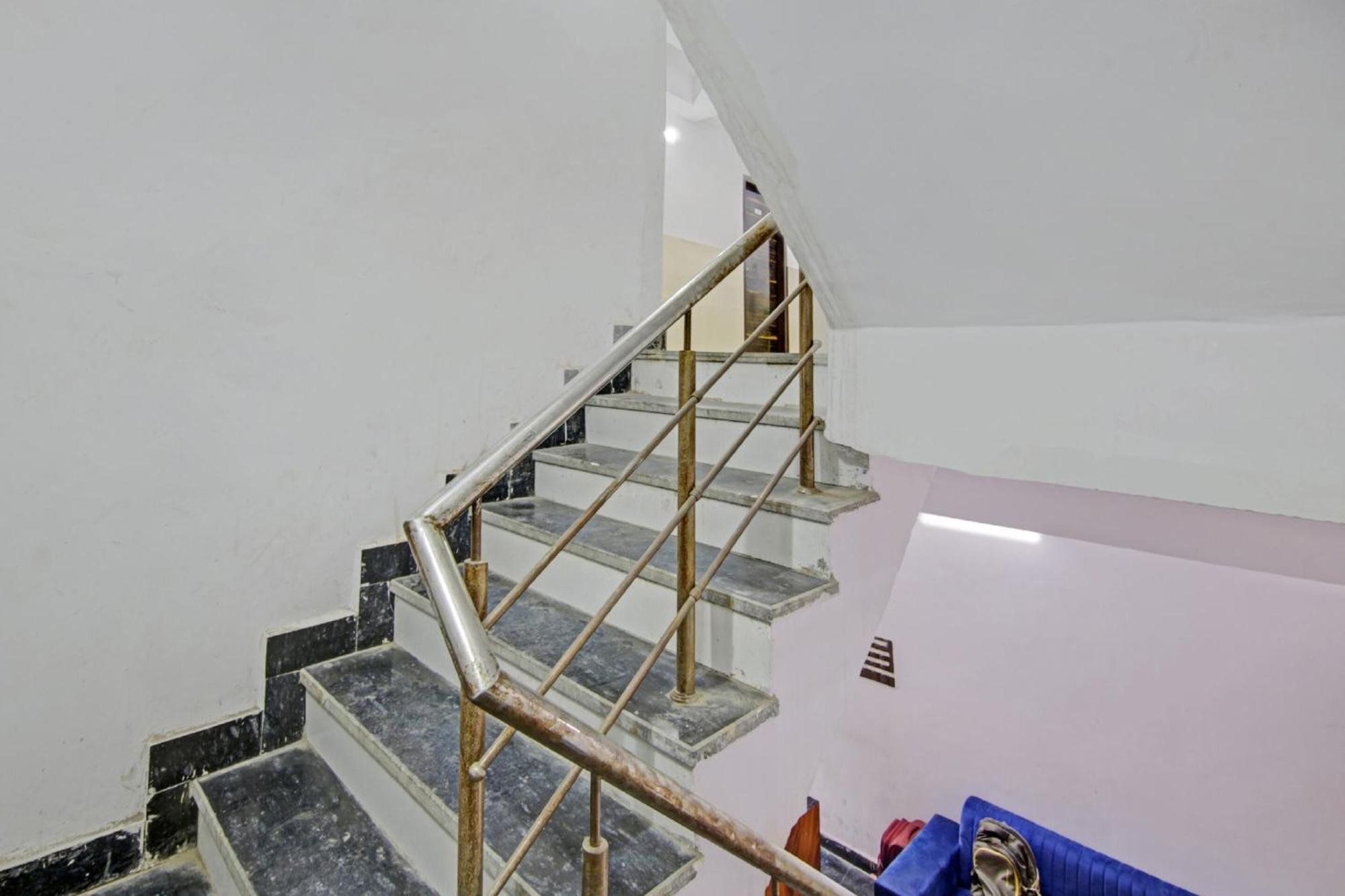 Hotel Green Olive Нью-Дели Экстерьер фото
